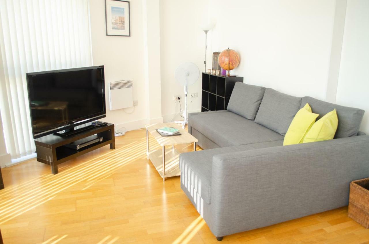 Serviced Apartment In Liverpool City Centre - Free Parking - Balcony - By Happy Days Exterior foto